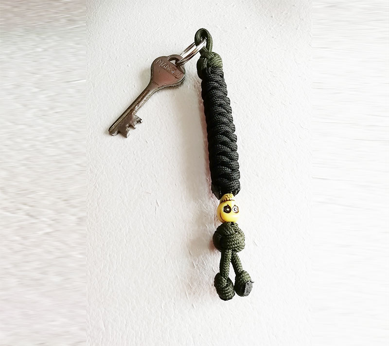 https://www.paracordbands.in/wp/wp-content/uploads/2018/08/paracord-snake-knot-keychain-01.jpg